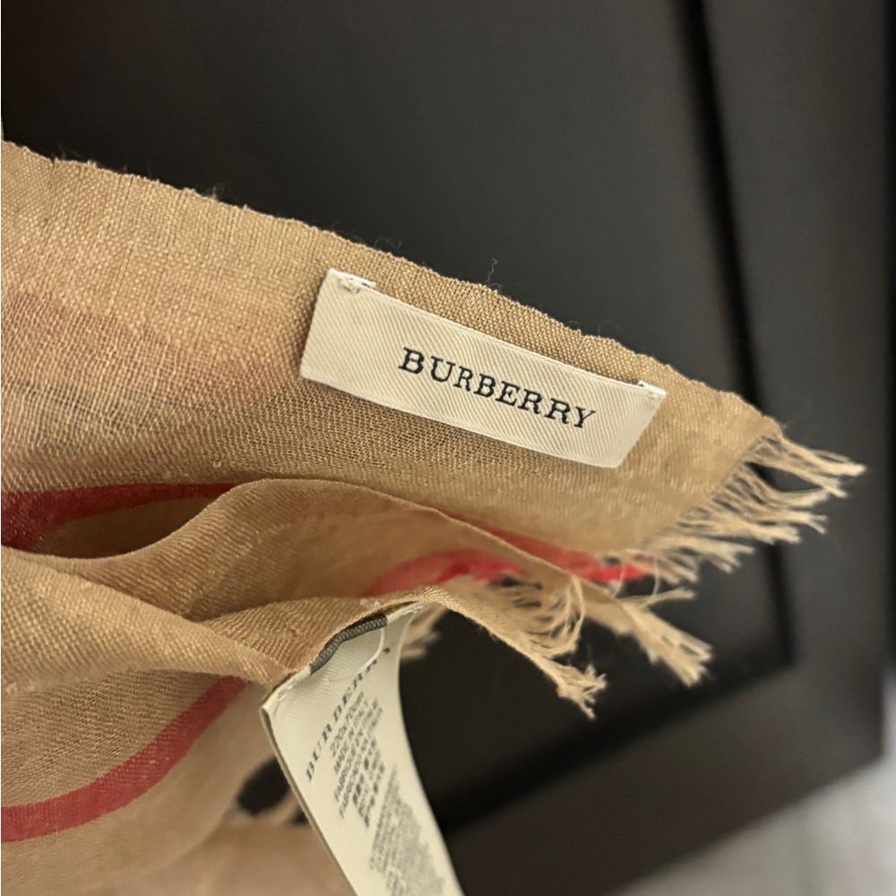 Burberry Lightweight Giant Check Wool & Silk scarf - Picture 4 of 7